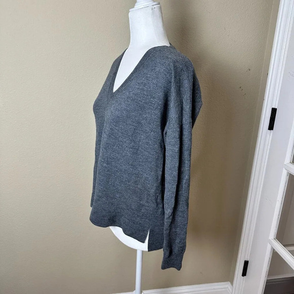 J. CREW 100% Merino Wool Grey V Neck Classic Sweater - size small - Picture 5 of 11
